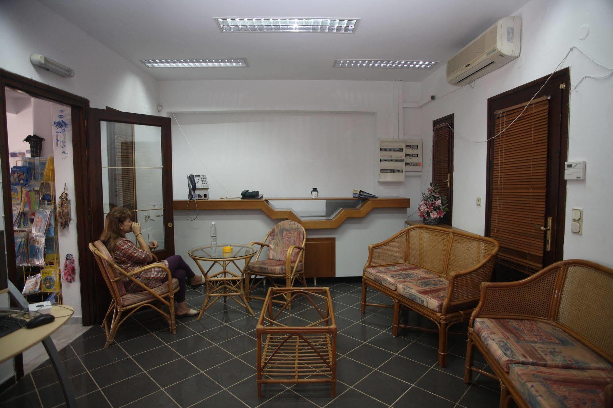 Rena Apartments Гувес Екстериор снимка
