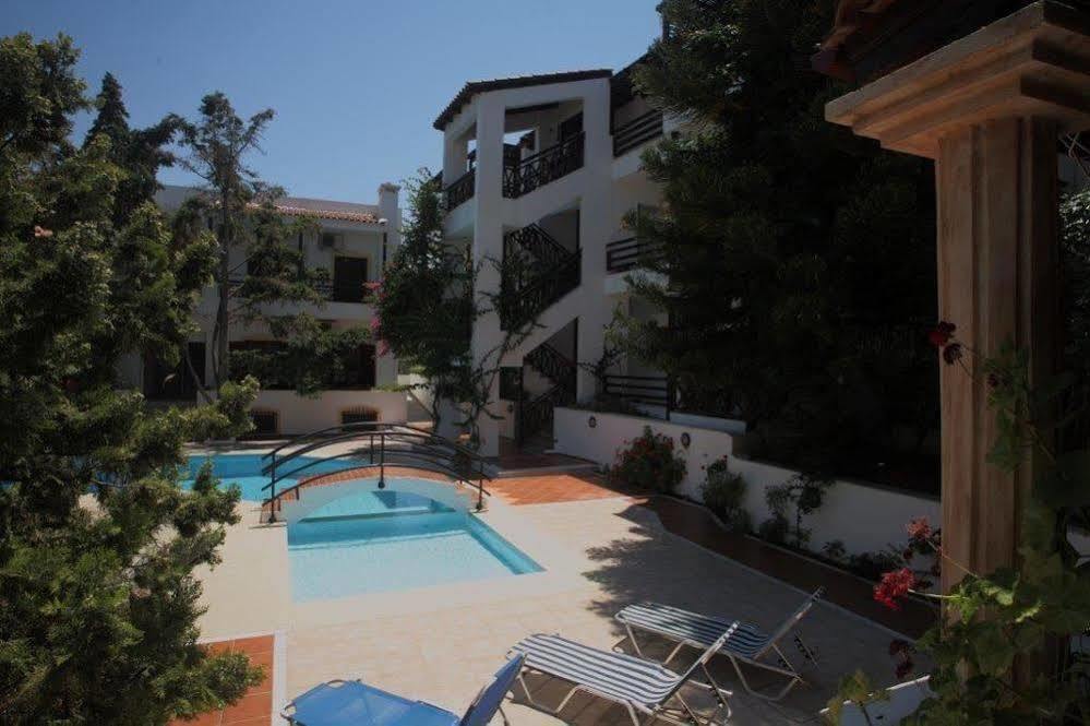 Rena Apartments Гувес Екстериор снимка